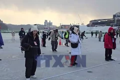 Kỳ thú lễ hội câu cá trên băng ở Hàn Quốc