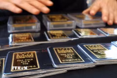 Vàng miếng được bày bán tại sàn giao dịch ở Seoul, Hàn Quốc. (Ảnh: Yonhap/TTXVN)