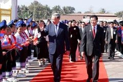 Tổng Bí thư Tô Lâm cùng Tổng Bí thư, Chủ tịch nước Lào Thongloun Sisoulith dự khánh thành Công viên Hữu nghị Lào-Việt Nam. (Ảnh: Thống Nhất/TTXVN)