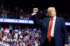 Hình ảnh ứng cử viên Donald Trump trong cuộc vận động tranh cử ở Grand Rapids, bang Michigan ngày 20/7/2024. (Ảnh: Getty Images/TTXVN)