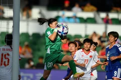 Thủ thành Khổng Thị Hằng liên tiếp cứu thua cho Việt Nam.