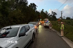 Quảng Ngãi: 'Huyết mạch' quốc lộ 24 lại tắc kéo dài do tai nạn giao thông