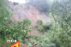 Mưa lớn gây sạt lở. (Ảnh: TTXVN phát)