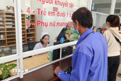 Khu vực đăng ký khám chữa bệnh. (Ảnh: Đậu Tất Thành/TTXVN)