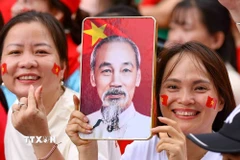 Tự hào "Như có Bác Hồ trong ngày vui đại thắng." (Ảnh: Thanh Tùng/TTXVN)