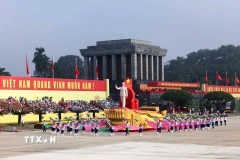 Xe rước chân dung Chủ tịch Hồ Chí Minh. (Ảnh: Phạm Kiên/TTXVN)