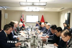 Tổng Bí thư Tô Lâm dự tọa đàm với các chuyên gia công nghệ của Anh và thế giới về AI và Chip bán dẫn. (Ảnh: Thống Nhất/TTXVN)