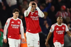 Arsenal bị loại khỏi FA Cup.