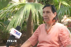 Bà Alicia Corredera, Vụ trưởng Vụ châu Á, Viện Hữu nghị Cuba với các Dân tộc (ICAP), trả lời phỏng vấn phóng viên TTXVN. (Ảnh: Việt Hùng/TTXVN)