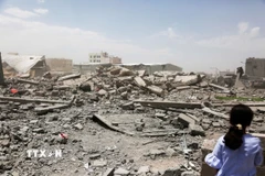 Cảnh đổ nát sau vụ không kích của Mỹ tại Sanaa, Yemen, ngày 27/4/2025. (Ảnh: THX/TTXVN)