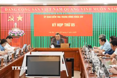 Đồng chí Trần Sỹ Thanh, Ủy viên Bộ Chính trị, Bí thư Trung ương Đảng, Chủ nhiệm Ủy ban Kiểm tra Trung ương chủ trì Kỳ họp. (Ảnh: TTXVN)