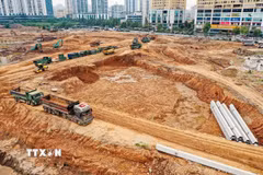 Công trường hồ Đồng Bông 2 đang được triển khai đồng loạt các hạng mục. (Ảnh: Trung Nguyên/TTXVN)