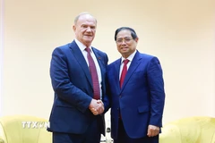 Thủ tướng Phạm Minh Chính tiếp đồng chí Gennady Zyuganov, Chủ tịch Đảng Cộng sản Liên bang Nga. (Ảnh: Dương Giang/TTXVN)