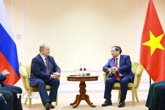Thủ tướng Phạm Minh Chính tiếp đồng chí Gennady Zyuganov, Chủ tịch Đảng Cộng sản Liên bang Nga. (Ảnh: Dương Giang/TTXVN)