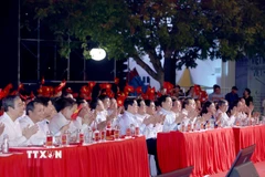 Chủ tịch nước Lương Cường cùng các đồng chí lãnh đạo Đảng, Nhà nước dự chương trình tại điểm cầu Hà Nội. (Ảnh: Phương Hoa/TTXVN)