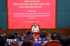 Tổng Bí thư Tô Lâm trao đổi với Lớp Bồi dưỡng cán bộ quy hoạch Ủy viên Trung ương Đảng khóa XIV (Lớp thứ tư). (Ảnh: Văn Điệp/TTXVN)