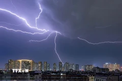Trong mưa dông có khả năng xảy ra lốc, sét, mưa đá và gió giật mạnh. (Ảnh: Phạm Tuấn Anh/TTXVN)