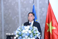 Ông Nguyễn Lộc Hà, Phó Chủ tịch Thường trực UBND Thành phố Hồ Chí Minh phát biểu chúc mừng Ngày châu Âu 2026. (Ảnh: Xuân Khu/TTXVN)