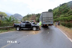 Hiện trường vụ tai nạn giao thông xảy ra tại Sơn La. (Ảnh: Quang Quyết/TTXVN)
