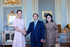 Thủ tướng Phạm Minh Chính và Phu nhân Lê Thị Bích Trân chào xã giao Công chúa Kế vị Victoria Ingrid Alice Désirée. (Ảnh: Dương Giang/TTXVN)