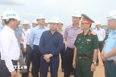 Phó Thủ tướng Chính phủ Trần Hồng Hà cùng đoàn công tác của Chính phủ kiểm tra công tác thi công tại công trường Sân bay Long Thành. (Ảnh: Sỹ Tuyên/TTXVN)