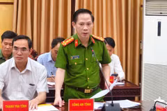 Đại tá Trịnh Văn Giang thông tin một số vụ việc tại cuộc họp báo. (Nguồn: Báo Người Lao động)