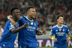 Mbappe (giữa) thăng hoa giúp Real giành chiến thắng. (Nguồn: Getty Images)