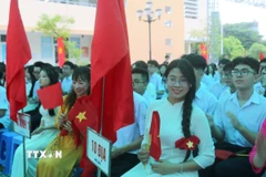 Học sinh lớp 10 chuyên Địa, Trường THPT chuyên Trần Phú (Hải Phòng) dự lễ khai giảng. (Ảnh: Minh Thu/TTXVN)