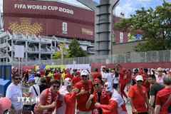 Cổ động viên của Canada tại sân vận động BMO Field của Toronto. (Ảnh Thanh Hải/TTXVN)