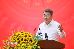Thủ tướng Lê Minh Hưng kết luận buổi làm việc với Ban Thường vụ Thành ủy Thành phố Hồ Chí Minh. (Ảnh: Dương Giang/TTXVN)
