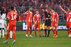 Camavinga lĩnh thẻ đỏ tai hại khiến Real Madrid nhận trái đắng trước Bayern Munich.