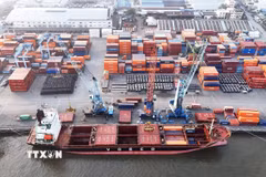 Mục tiêu cụ thể đến năm 2030, tối thiểu 100 doanh nghiệp được hỗ trợ chuyên sâu, toàn diện để đầu tư ra nước ngoài, trong đó 30% doanh nghiệp đầu tư theo phương thức M&A. (Ảnh minh họa: Hồng Đạt/TTXVN)