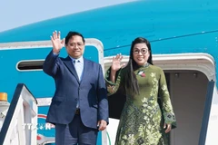 Thủ tướng Phạm Minh Chính và Phu nhân Lê Thị Bích Trân rời Kuwait, tiếp tục lên đường thăm chính thức Algeria. (Ảnh: Dương Giang/TTXVN)