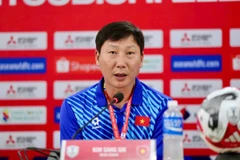 HLV Kim Sang-sik tại buổi họp báo trước trận Singapore-Việt Nam tại AFF Cup 2024. (Nguồn: VFF)