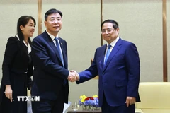 Thủ tướng Phạm Minh Chính tiếp ông Shen Bo, Tổng giám đốc Tập đoàn COMAC. (Ảnh: Dương Giang/TTXVN)