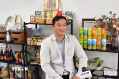 Ông Nguyễn Thanh Bình, CEO của Công ty KQ Trading, Chủ tịch Hội Logistics và Đầu tư Việt Nam-Australia trả lời phỏng vấn TTXVN. (Ảnh: Trung Trang/TTXVN)