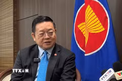Tổng Thư ký ASEAN Kao Kim Hourn trả lời phỏng vấn. (Ảnh: Đỗ Quyên/TTXVN)