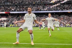 Mbappe tiếp tục ghi bàn giúp Real Madrid đánh bại Barcelona. (Nguồn: AP)