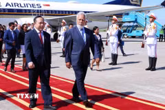 Thủ tướng Timor Leste Kay Rala Xanana Gusmão đến sân bay quốc tế Nội Bài (Hà Nội), bắt đầu thăm chính thức Việt Nam và tham dự Diễn đàn Tương lai ASEAN lần thứ ba. (Ảnh: Phạm Kiên/TTXVN)
