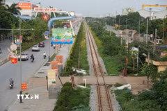 Tuyến đường sắt Hà Nội-Hải Phòng chạy qua địa bàn xã Như Quỳnh, Hưng Yên. (Ảnh: TTXVN)