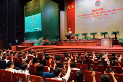 Các đại biểu biểu quyết thông qua Chương trình làm việc của Đại hội. (Ảnh: Lê Đông/TTXVN)