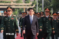 Chủ tịch nước Lương Cường với Lãnh đạo Bộ Quốc phòng và Học viện Quốc phòng. (Ảnh: Lâm Khánh/TTXVN)