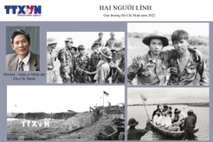 Tác giả Chu Chí Thành vinh dự được nhận cả 2 Giải thưởng Hồ Chí Minh và Giải thưởng Nhà nước về Văn học Nghệ thuật. Trong ảnh: Bộ ảnh “Hai người lính” nhận giải thưởng Hồ Chí Minh năm 2022. (Ảnh: TTXVN)