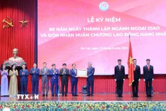 Tổng Bí thư Tô Lâm trao tặng Huân chương Lao động hạng Nhất cho ngành Ngoại giao. (Ảnh: An Đăng/TTXVN)