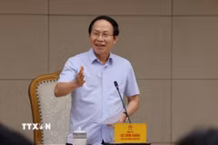 Phó Thủ tướng Lê Tiến Châu chủ trì cuộc họp về tình hình triển khai xây dựng trường học tại các xã biên giới. (Ảnh: Lâm Khánh/TTXVN)