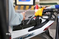 Dự báo giá xăng sẽ tăng. (Ảnh: Lê Đông/TTXVN)