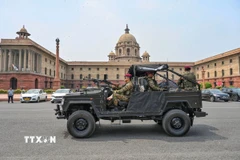 Binh sỹ Ấn Độ tuần tra tại thủ đô New Delhi ngày 10/5/2025. (Ảnh: ANI/TTXVN)