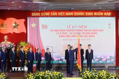 Tổng Bí thư Tô Lâm trao tặng Danh hiệu Anh hùng Lao động cho Tòa án nhân dân tối cao. (Ảnh: Phạm Kiên/TTXVN)