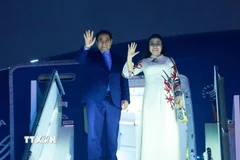 Thủ tướng Phạm Minh Chính và Phu nhân rời Algeria, tiếp tục lên đường tham dự Hội nghị Thượng đỉnh G20 tại Nam Phi. (Ảnh: Dương Giang/TTXVN)