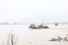 Mưa lũ chia cắt nhiều khu vực tại tỉnh Khánh Hòa. (Ảnh: Xuân Triệu/TTXVN)